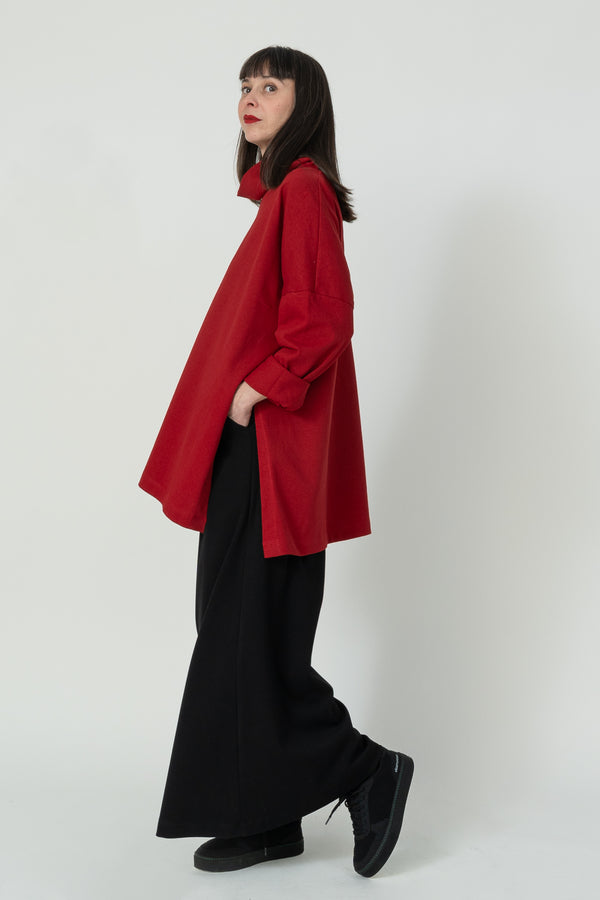 Capa cuadrada cuello alto roja