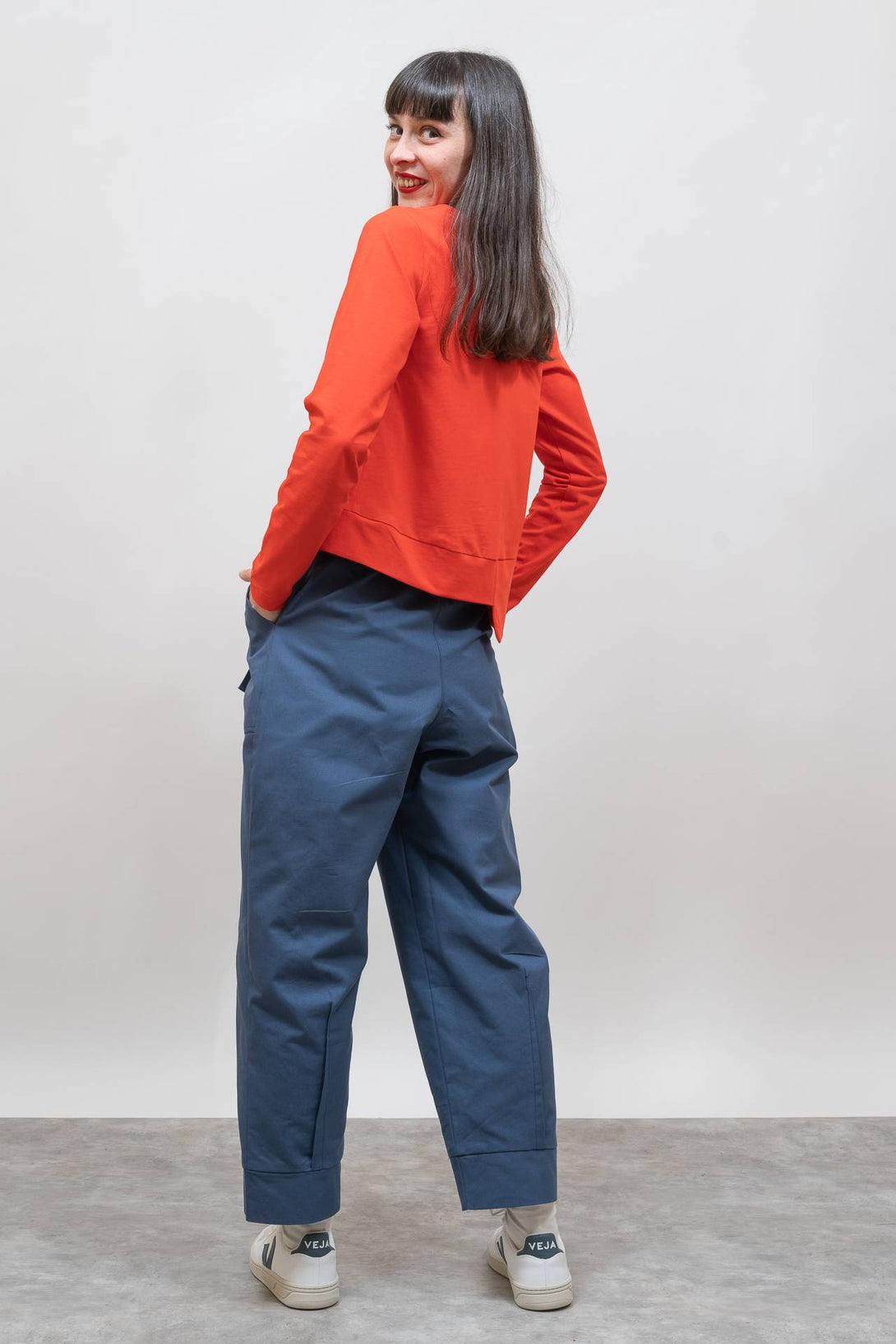 Camiseta bajo asimétrico naranja-Elisa Muresan