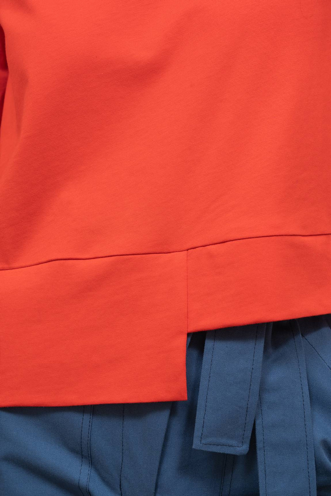 Camiseta bajo asimétrico naranja-Elisa Muresan