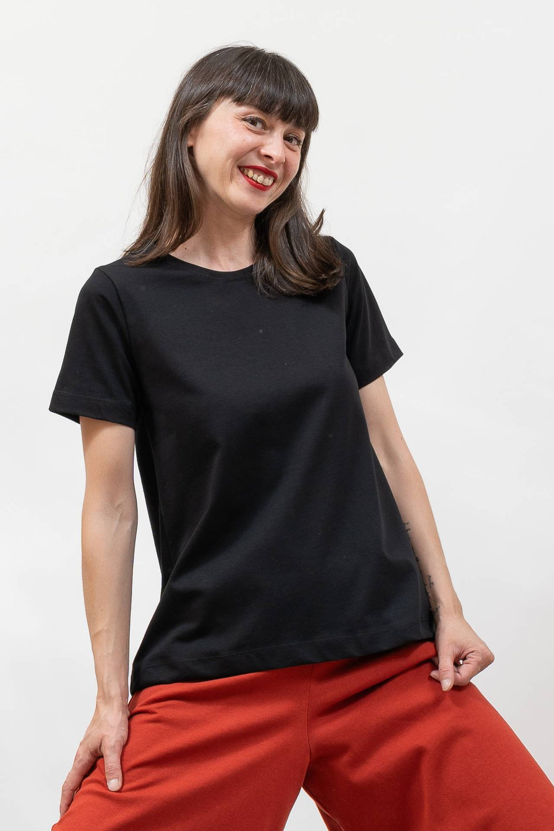 Camiseta básica evasé negro-Elisa Muresan