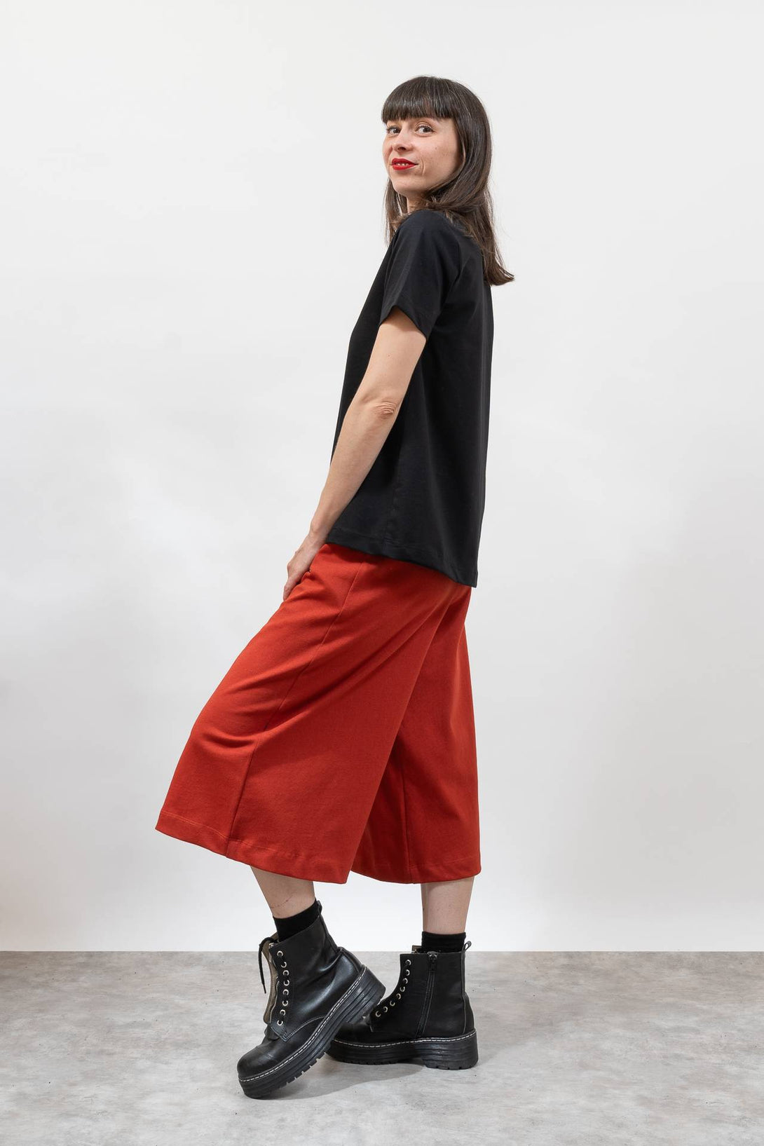Camiseta básica evasé negro-Elisa Muresan