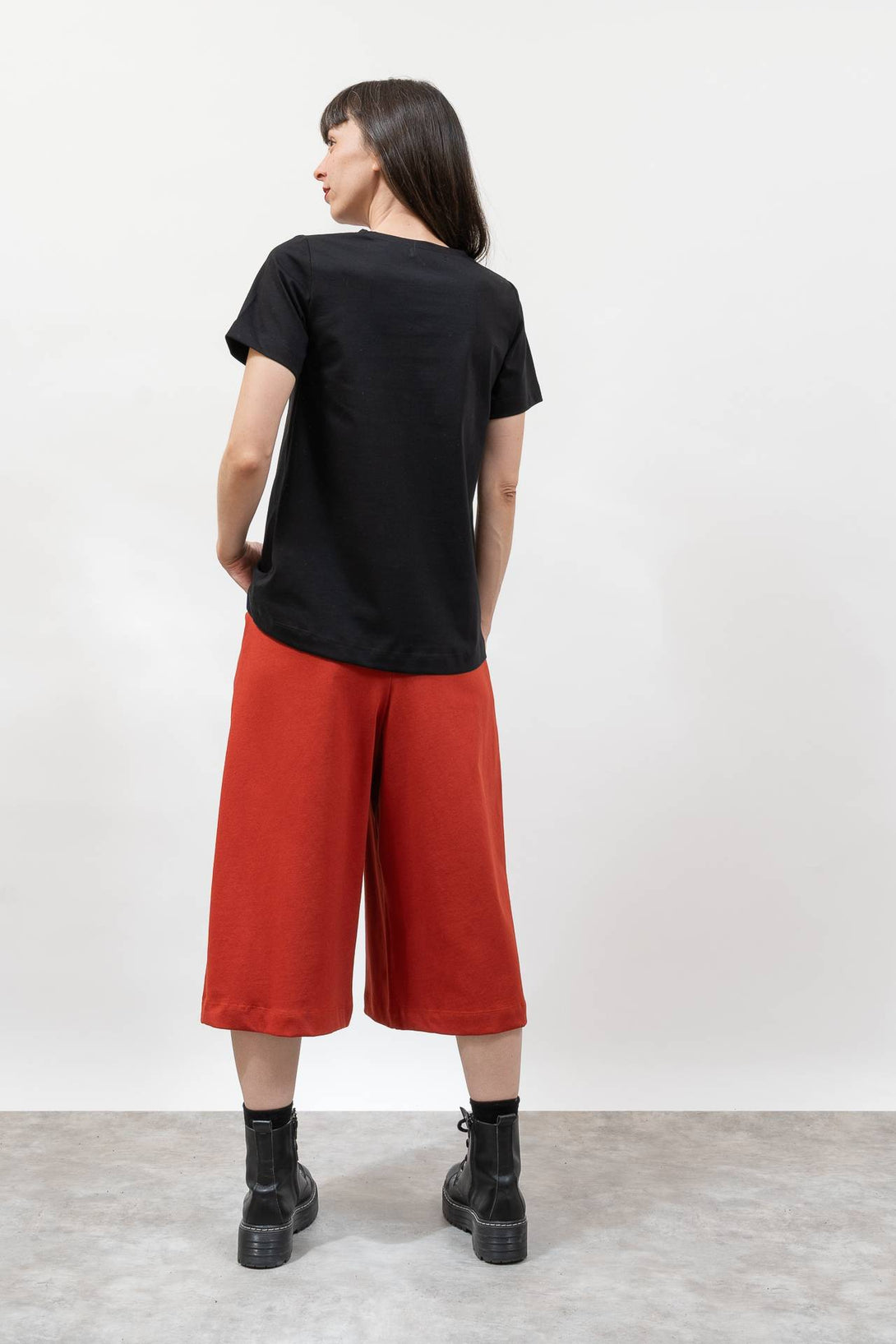 Camiseta básica evasé negro-Elisa Muresan
