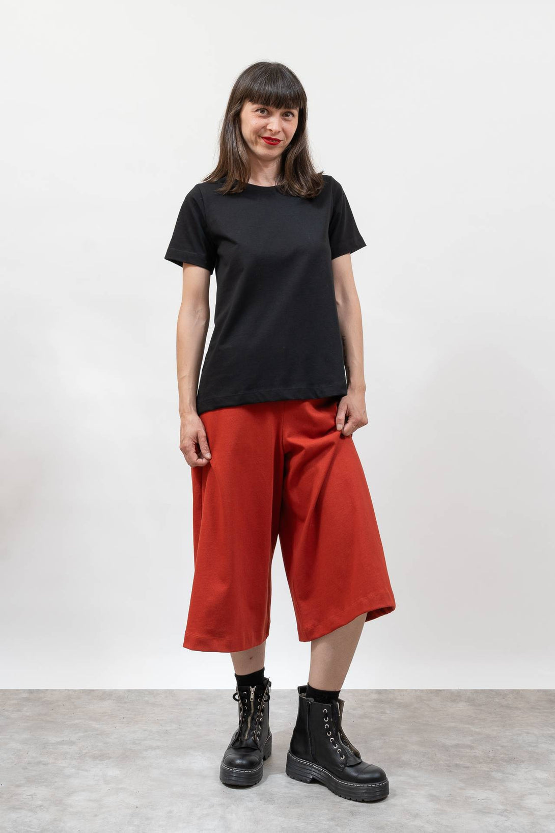 Camiseta básica evasé negro-Elisa Muresan