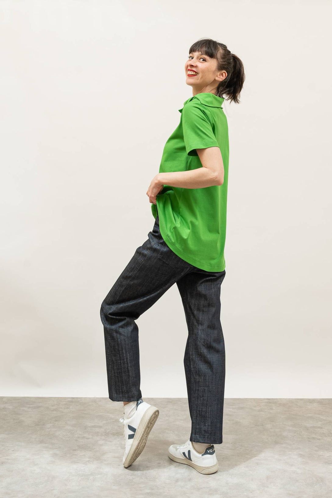 Camiseta cuello abierto evasé verde-Elisa Muresan