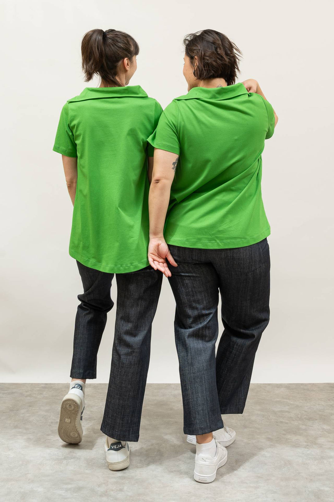 Camiseta cuello abierto evasé verde-Elisa Muresan