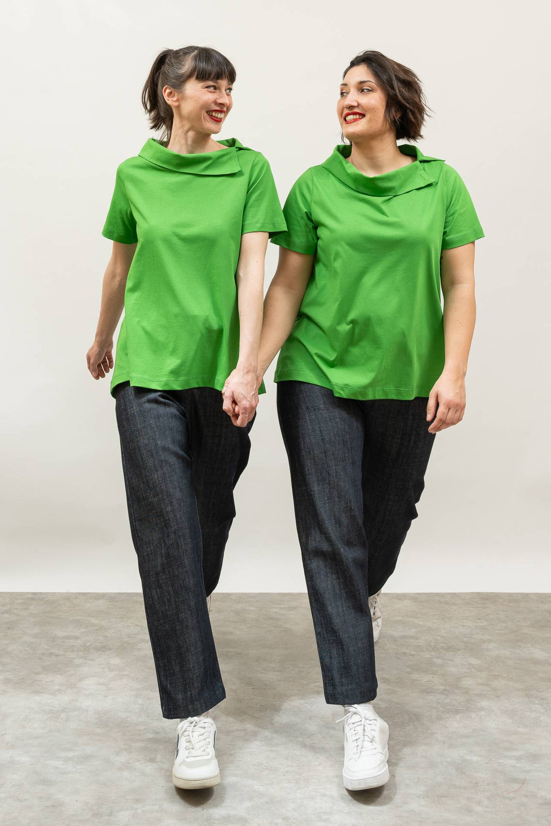 Camiseta cuello abierto evasé verde-Elisa Muresan