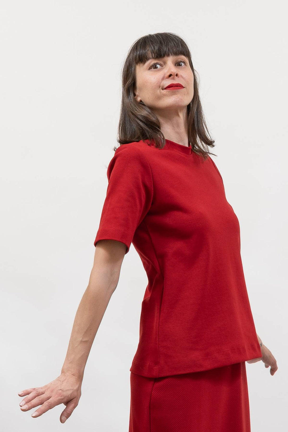 Camiseta manga cuello tira rojo-Elisa Muresan