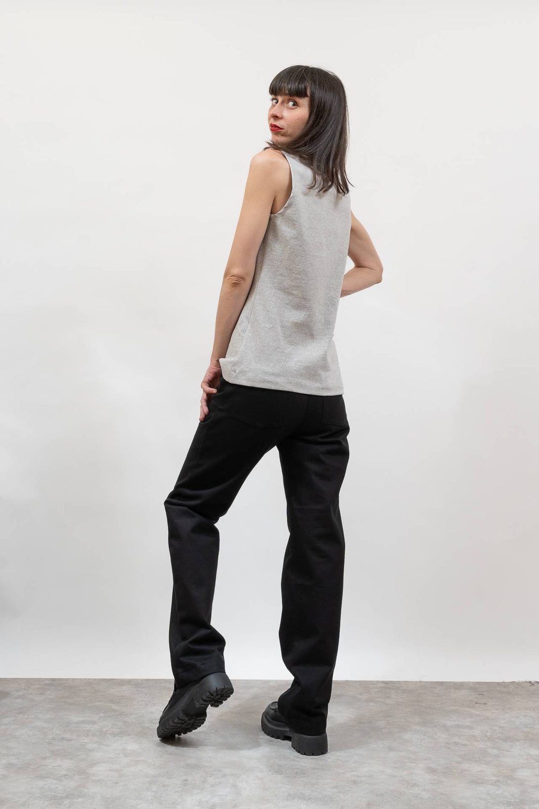 Camiseta tirante cuello tira gris-Elisa Muresan