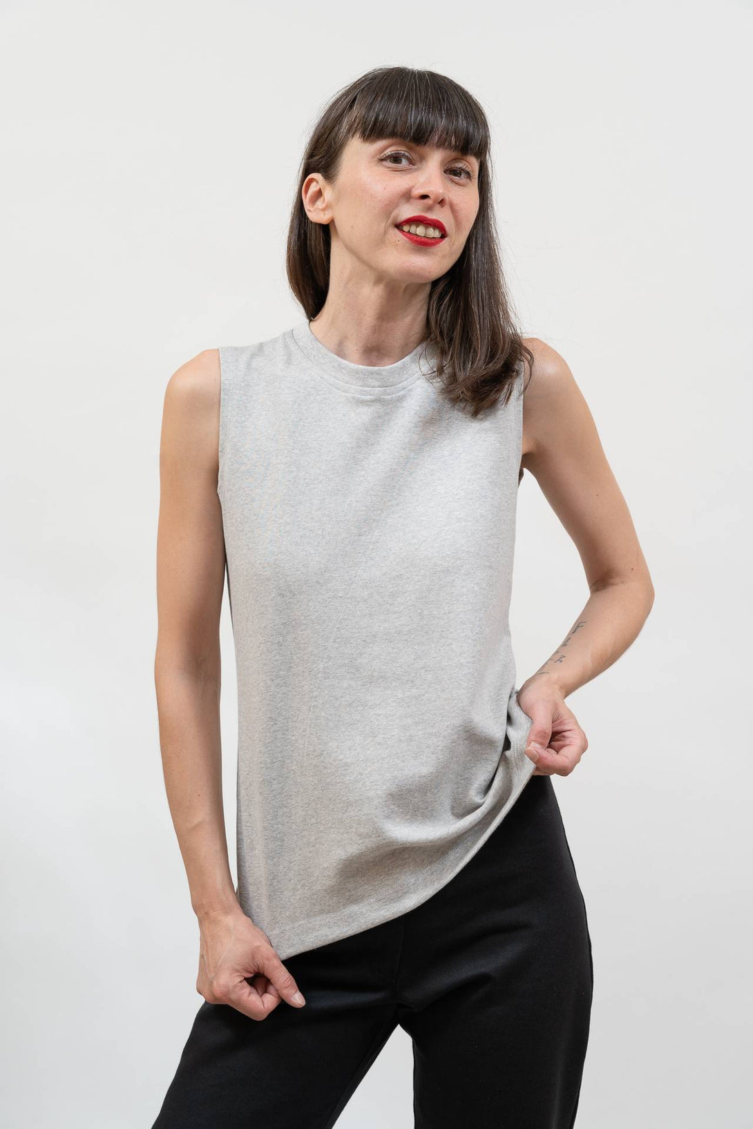 Camiseta tirante cuello tira gris-Elisa Muresan