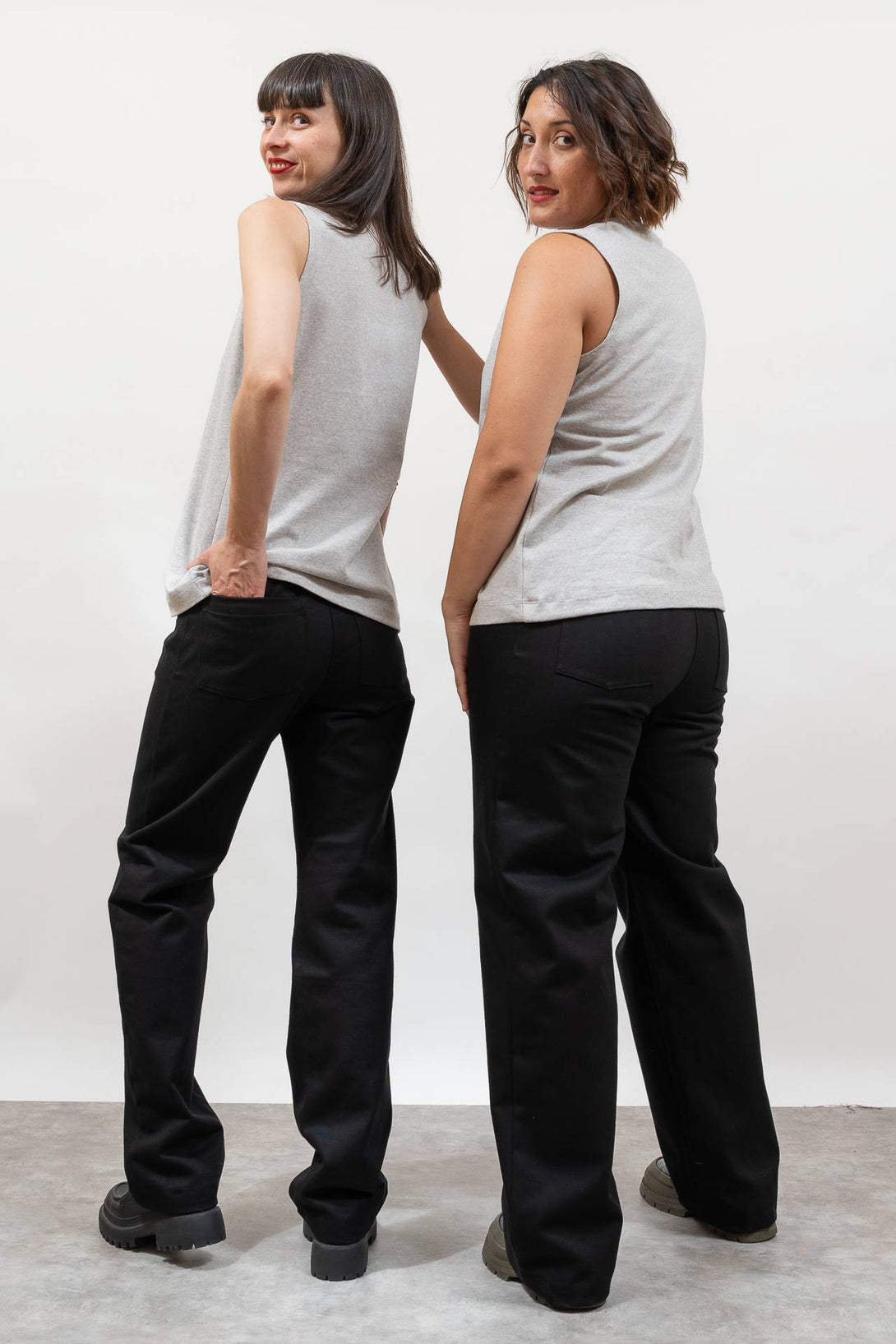 Camiseta tirante cuello tira gris-Elisa Muresan