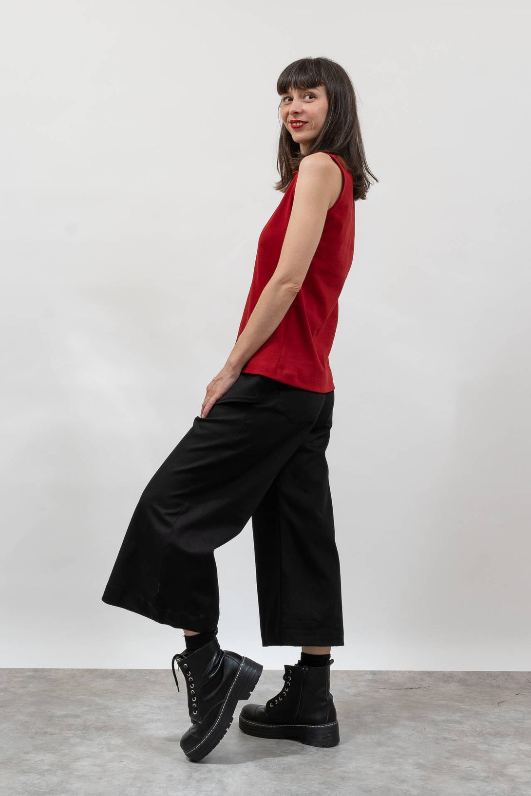 Camiseta tirante cuello tira rojo-Elisa Muresan