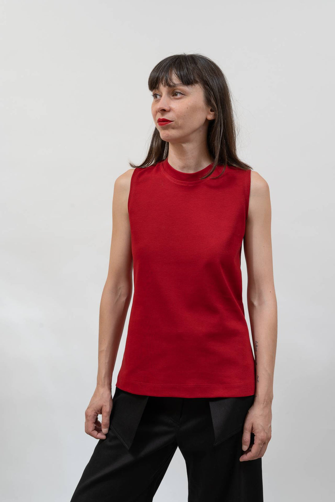 Camiseta tirante cuello tira rojo-Elisa Muresan
