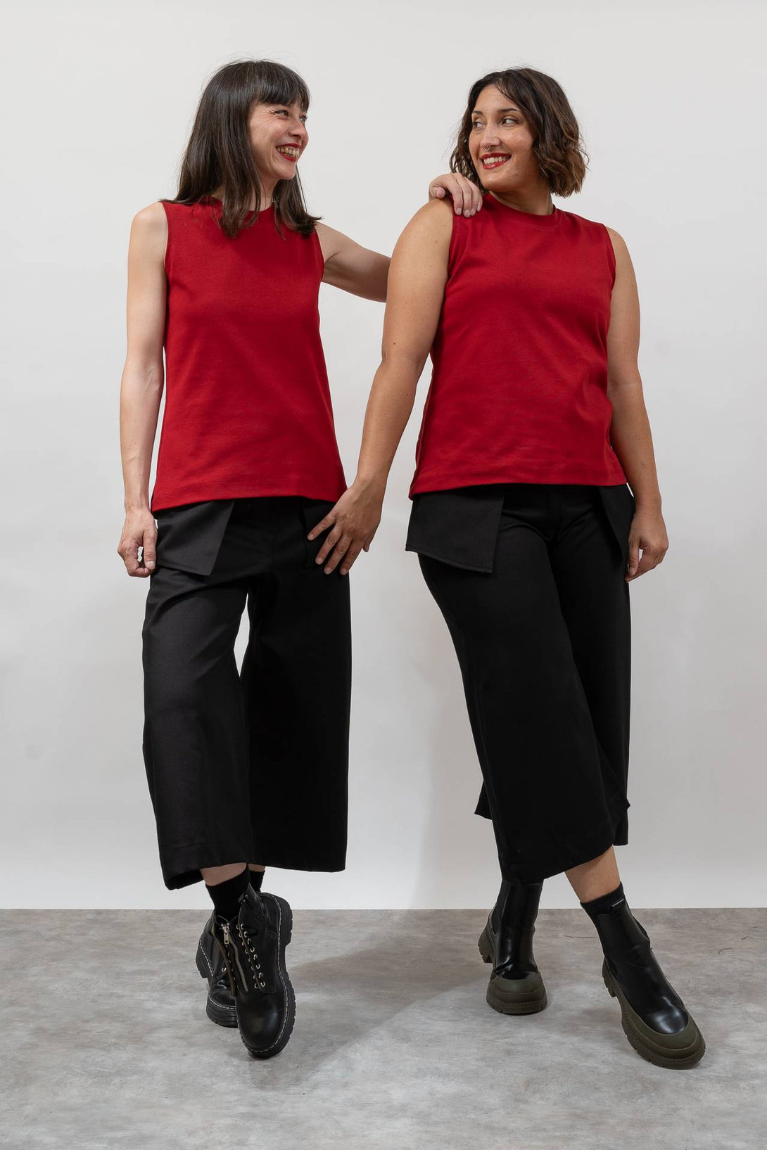 Camiseta tirante cuello tira rojo-Elisa Muresan