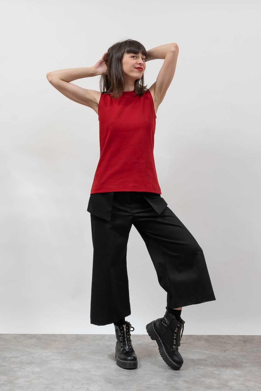 Camiseta tirante cuello tira rojo-Elisa Muresan