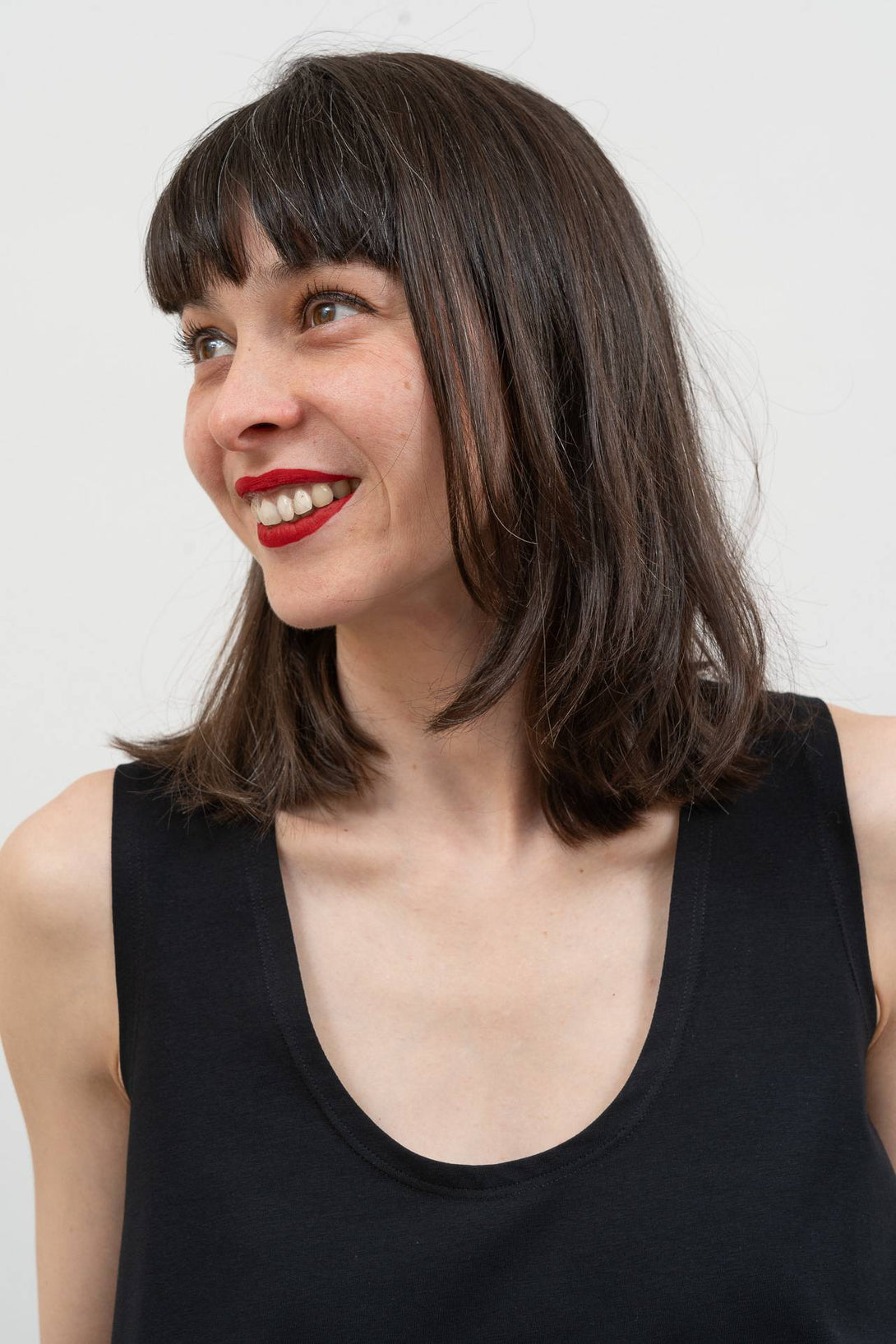 Camiseta tirante escote redondo negro-Elisa Muresan