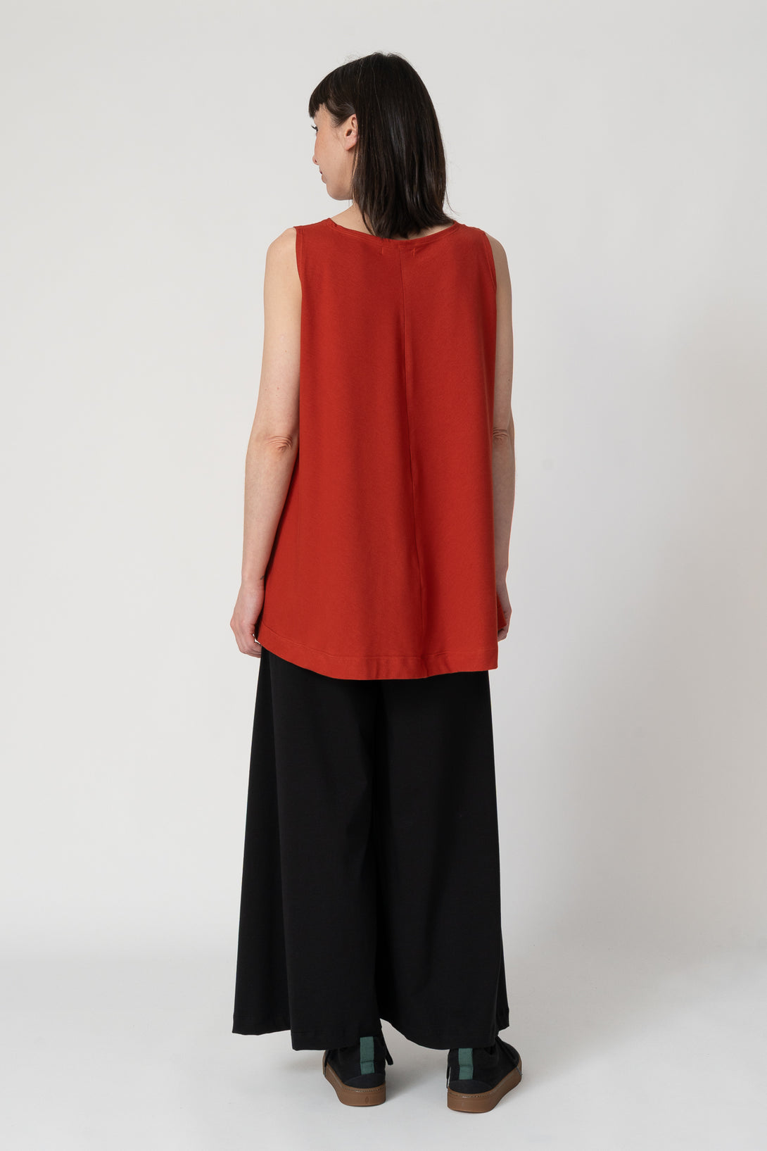 Capa tirantes orange blood-Elisa Muresan