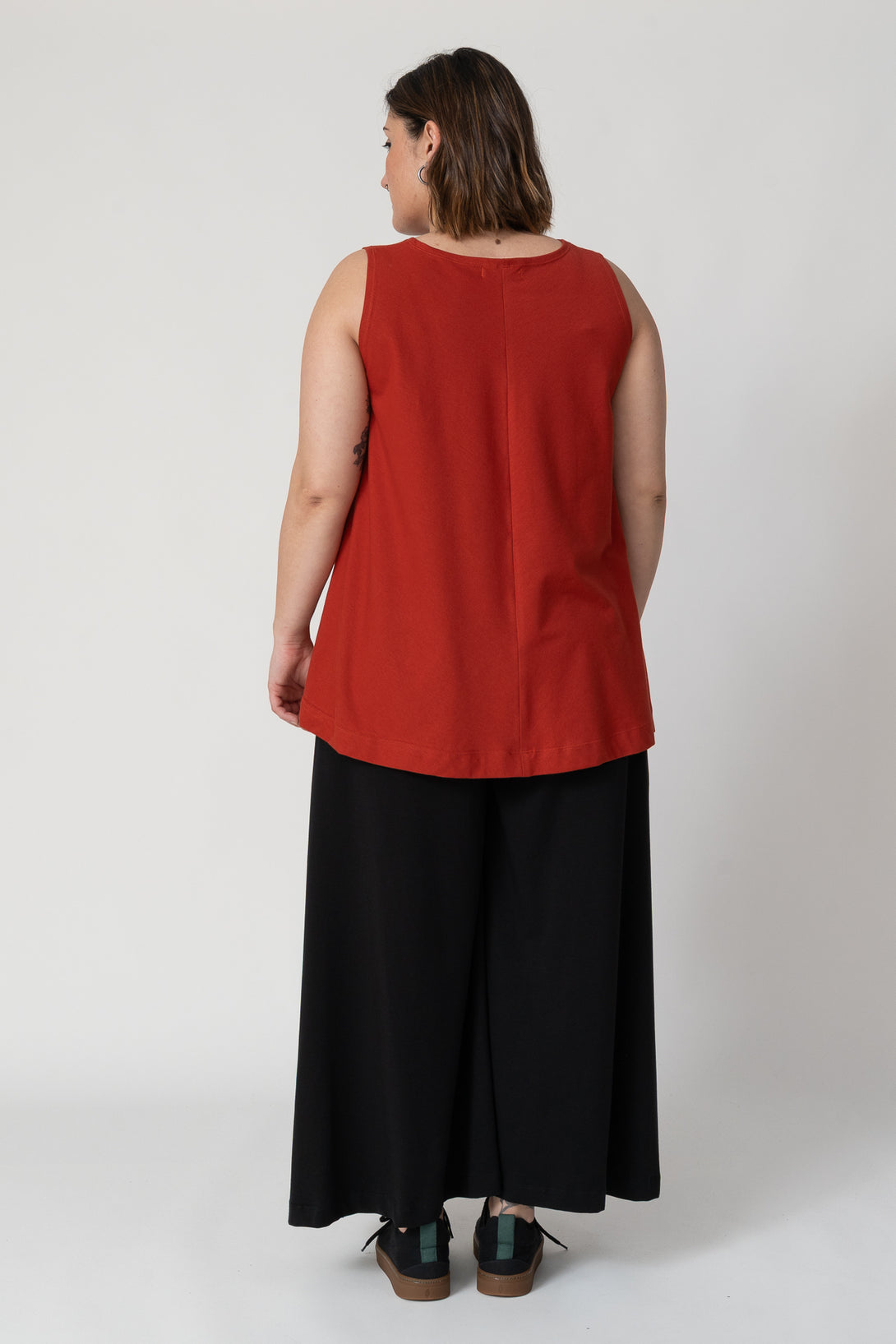 Capa tirantes orange blood-Elisa Muresan