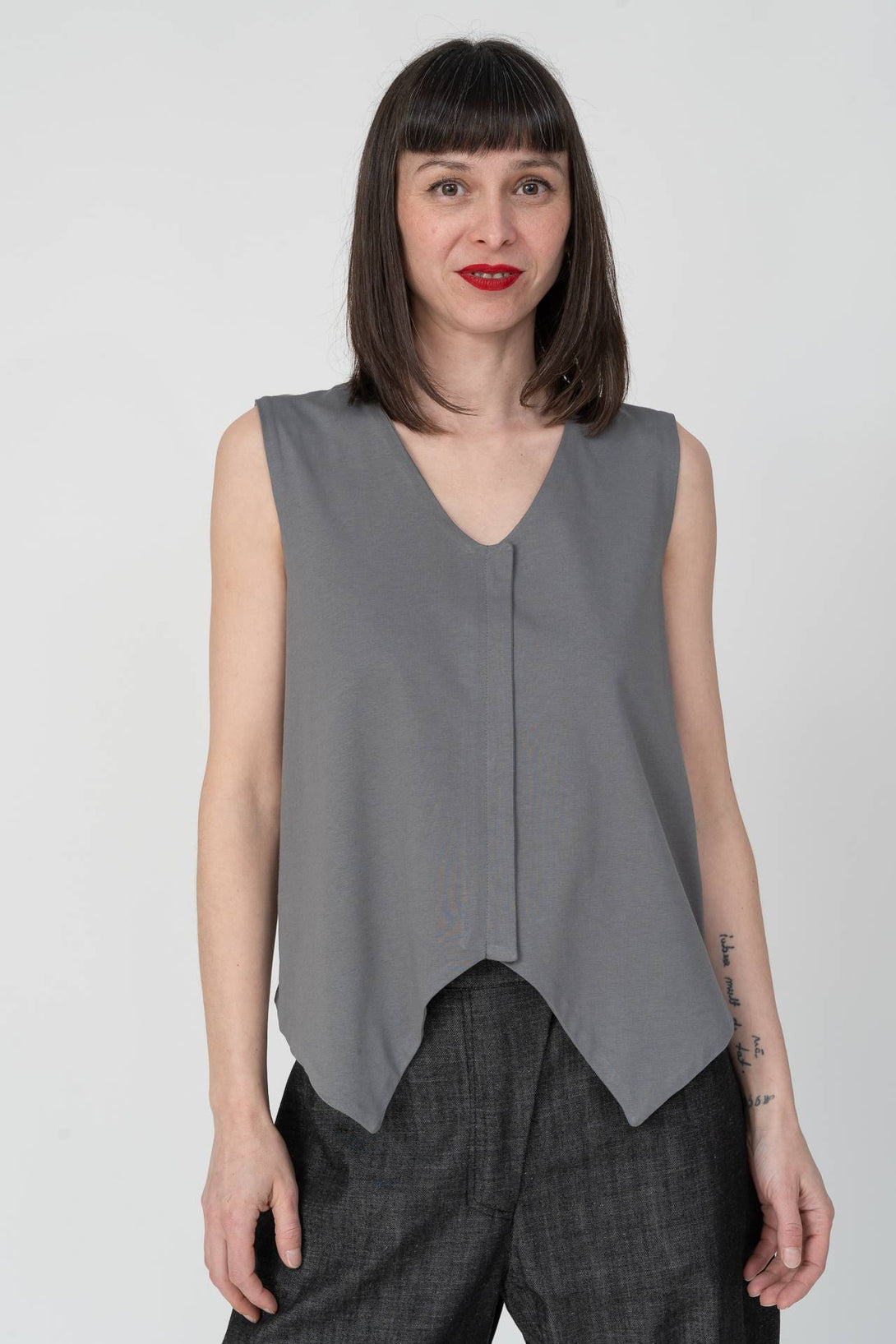 Chaleco over gris-Elisa Muresan
