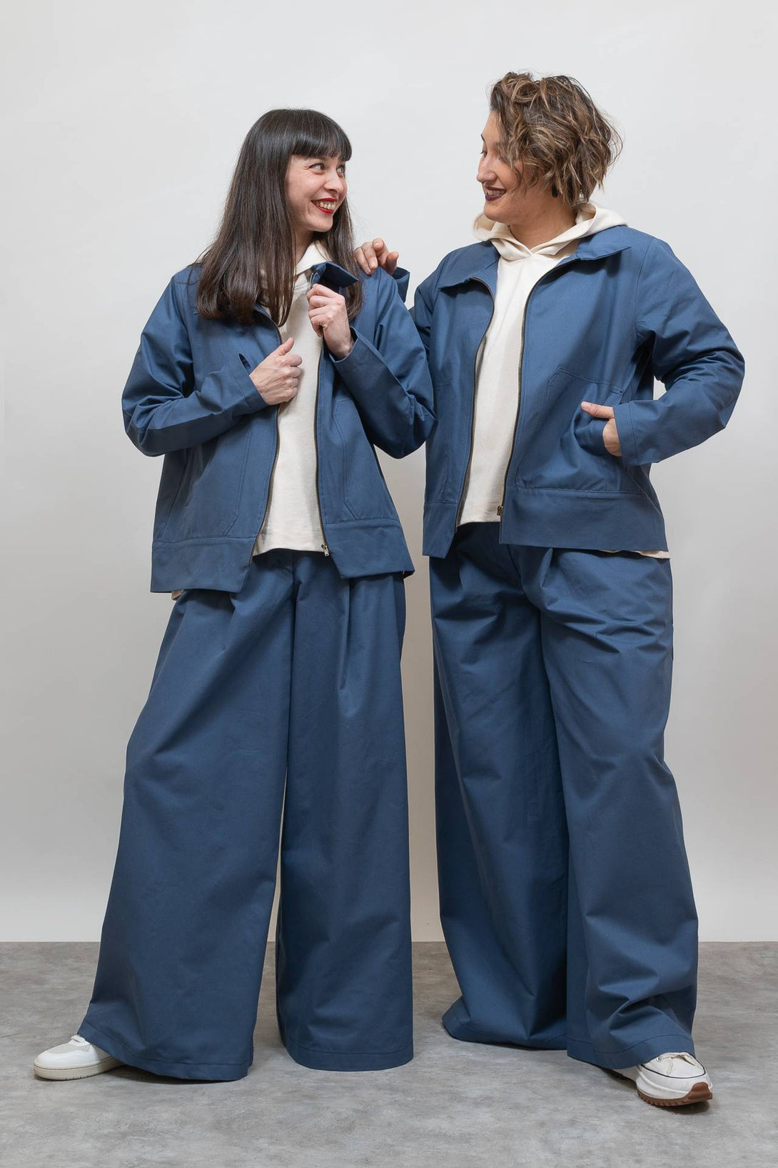 Chaqueta canguro azul-Elisa Muresan