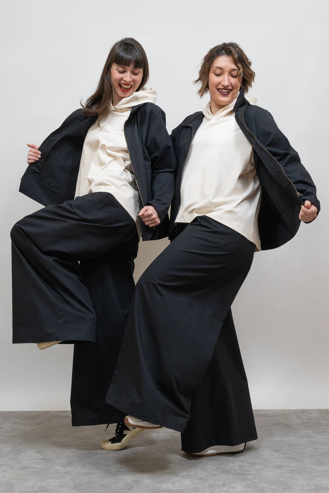 Chaqueta canguro negro-Elisa Muresan