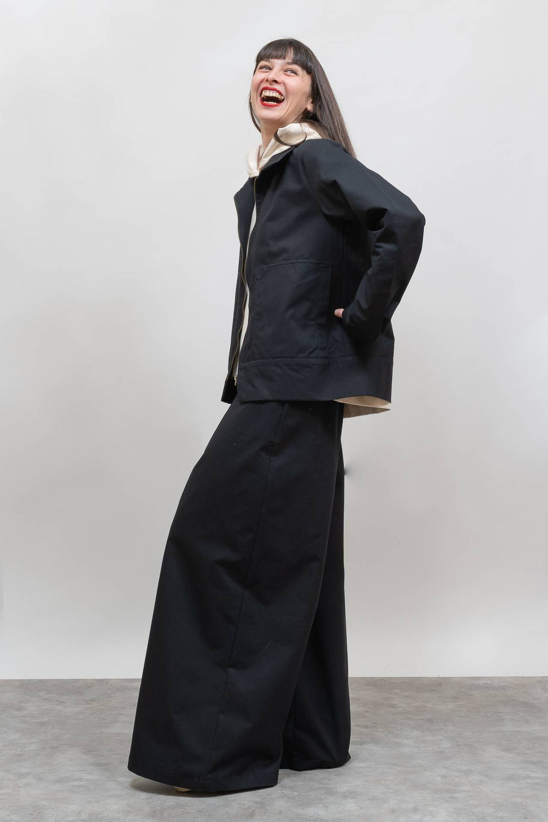 Chaqueta canguro negro-Elisa Muresan