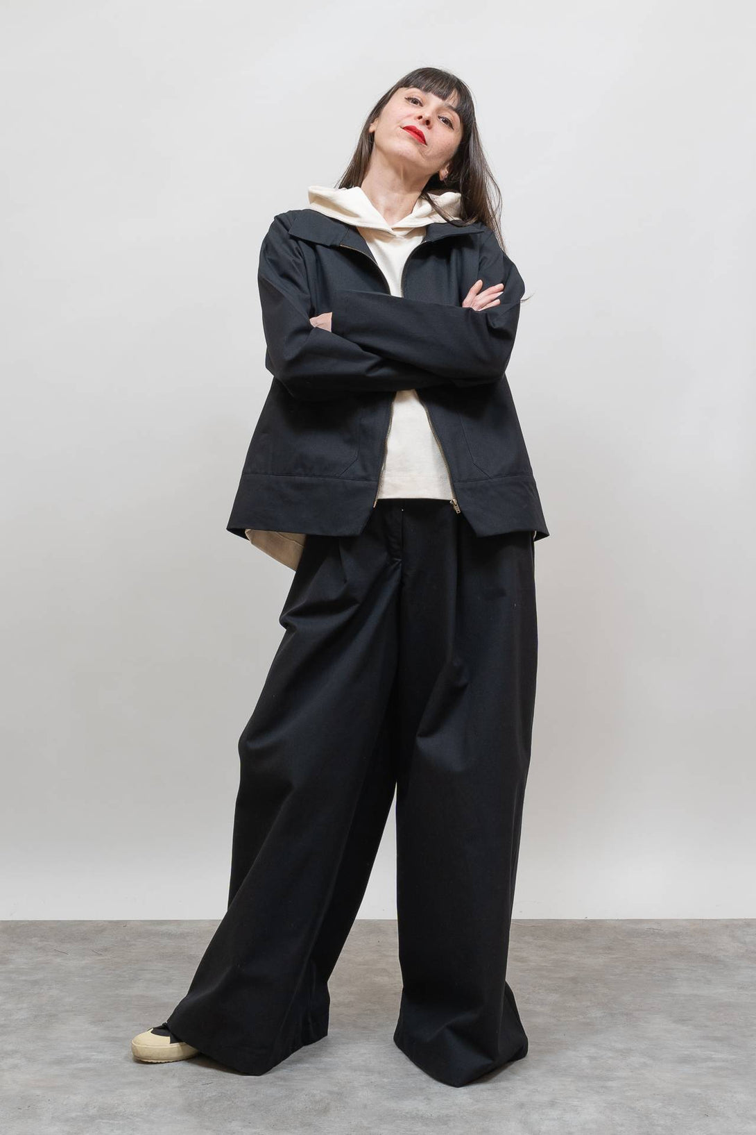 Chaqueta canguro negro-Elisa Muresan