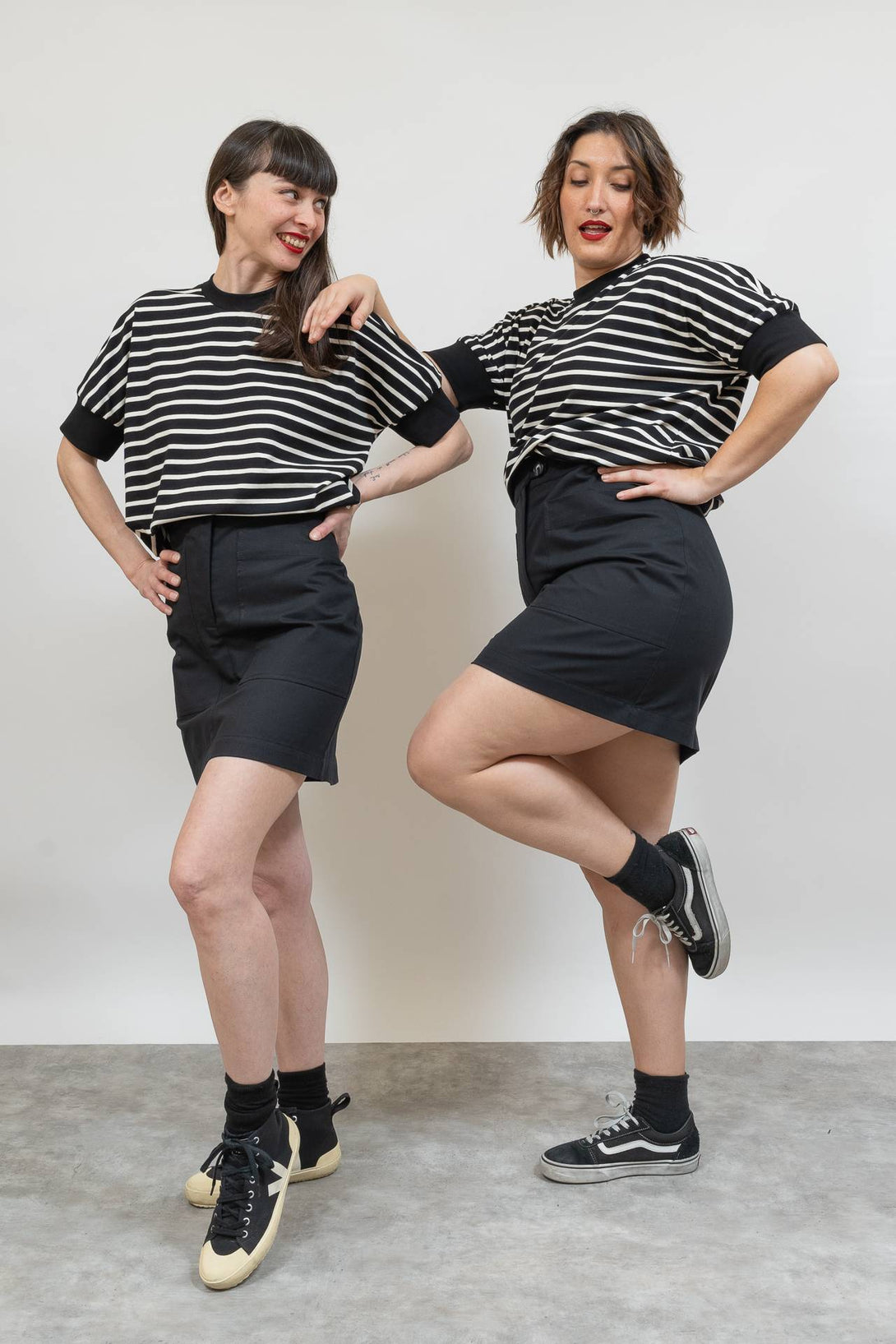 Falda corta sarga negro-Elisa Muresan