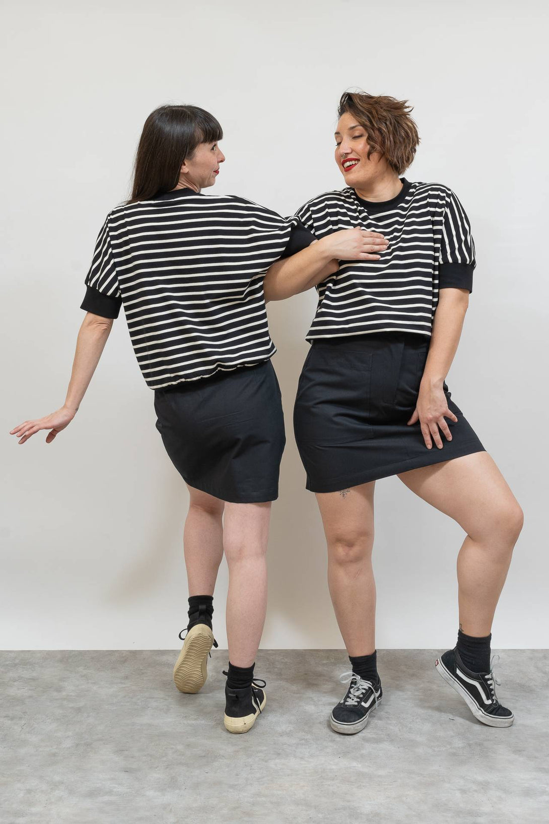 Falda corta sarga negro-Elisa Muresan