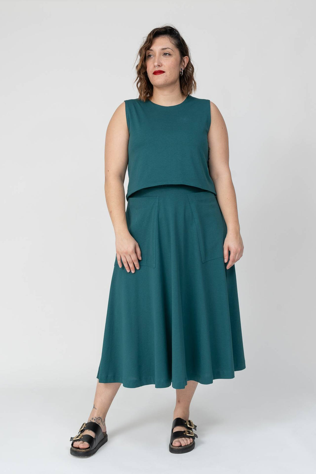 Falda de capa esmeralda-Elisa Muresan