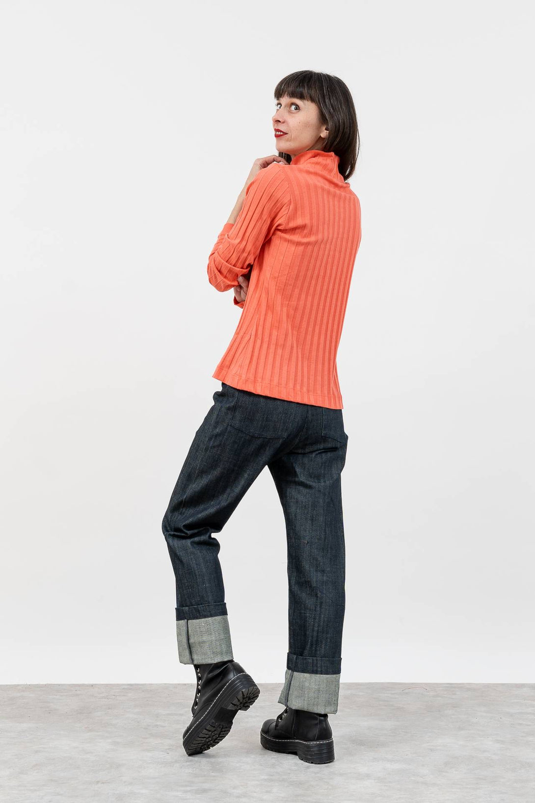 Jersey canalé cuello alto coral-Elisa Muresan