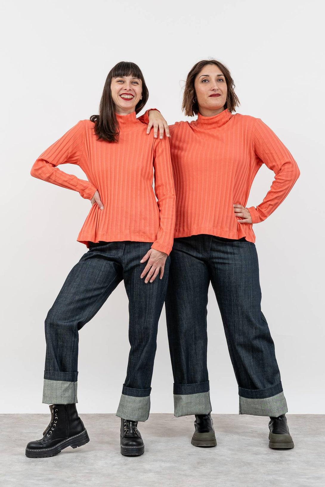 Jersey canalé cuello alto coral-Elisa Muresan