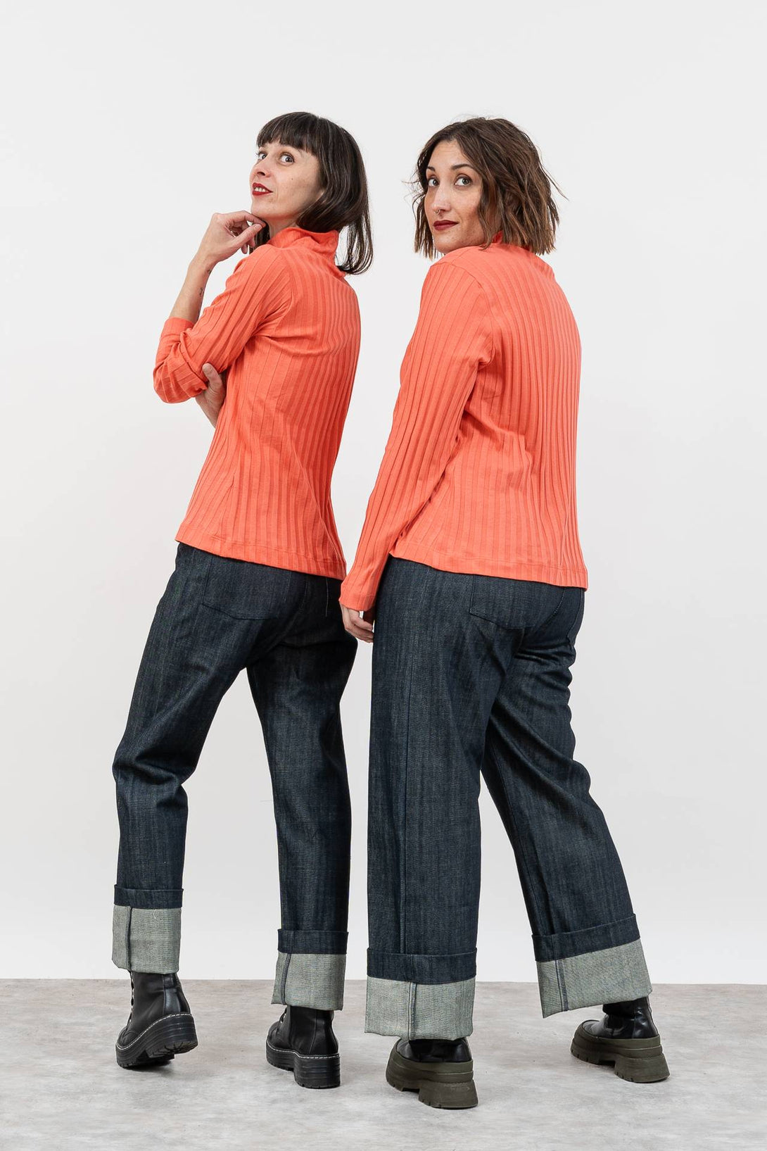 Jersey canalé cuello alto coral-Elisa Muresan