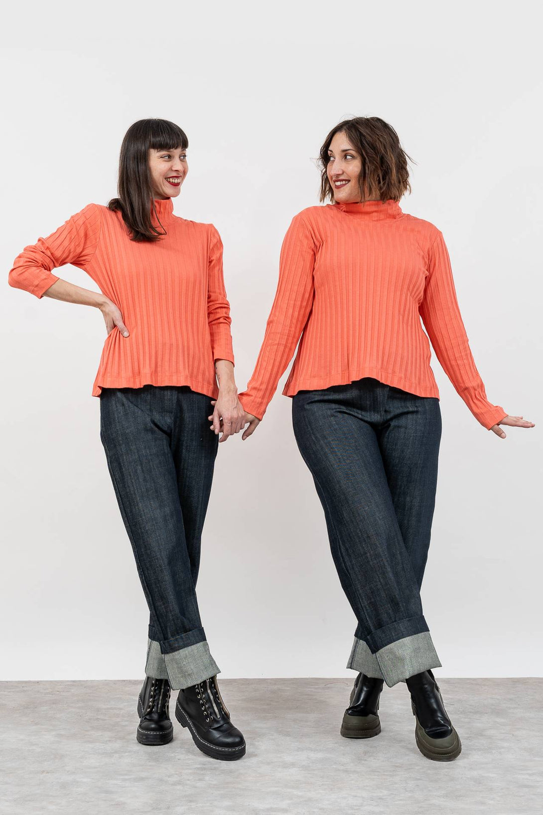 Jersey canalé cuello alto coral-Elisa Muresan