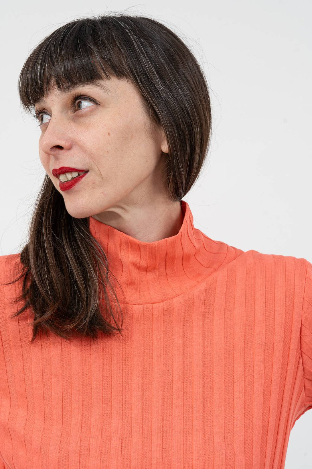 Jersey canalé cuello alto coral-Elisa Muresan