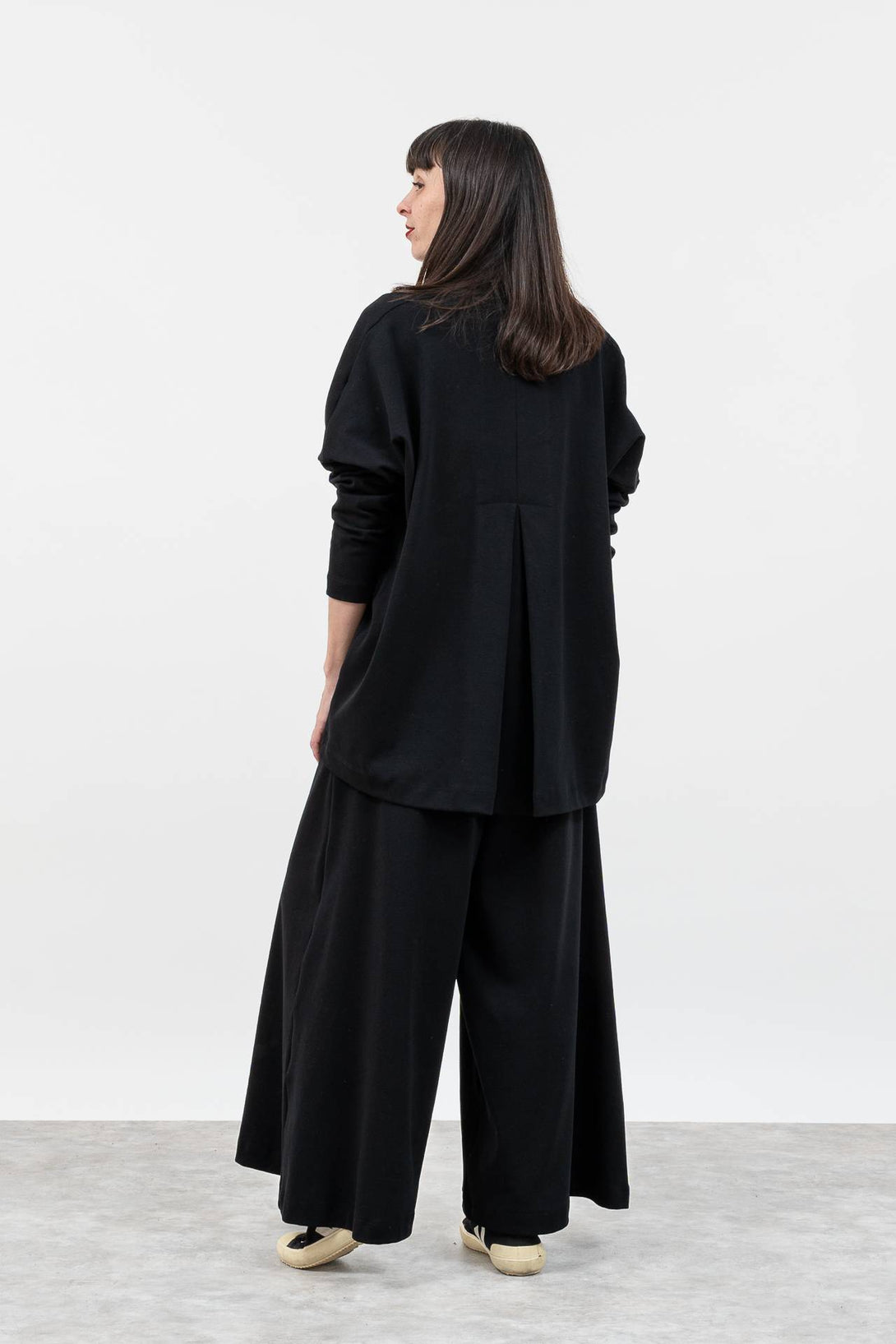 Jersey over fuelle negro-Elisa Muresan