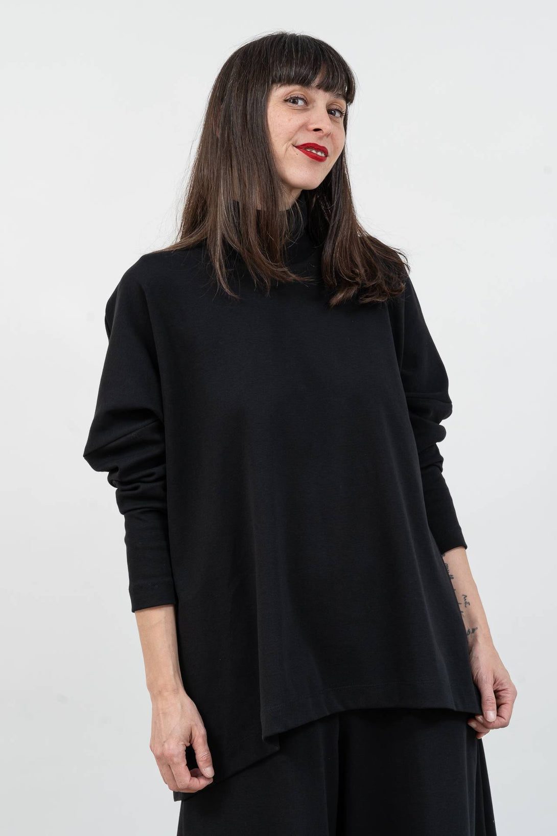 Jersey over fuelle negro-Elisa Muresan
