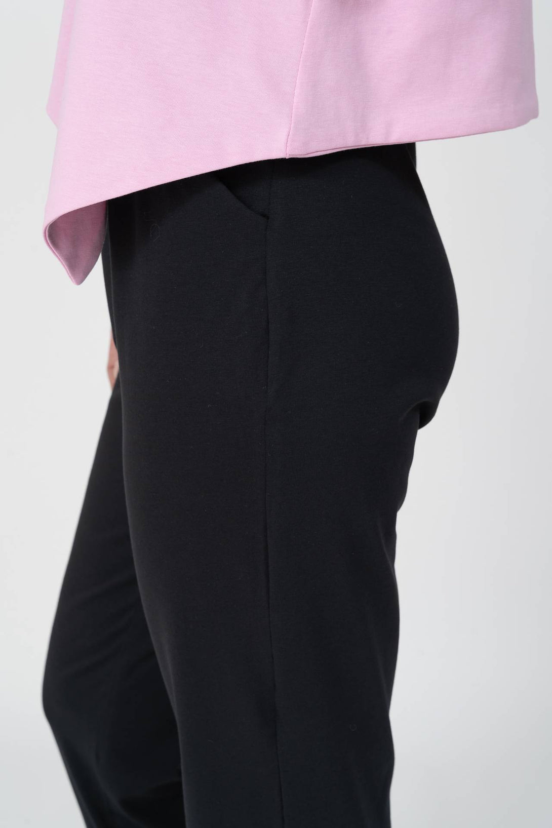 Pantalón básico negro-Elisa Muresan
