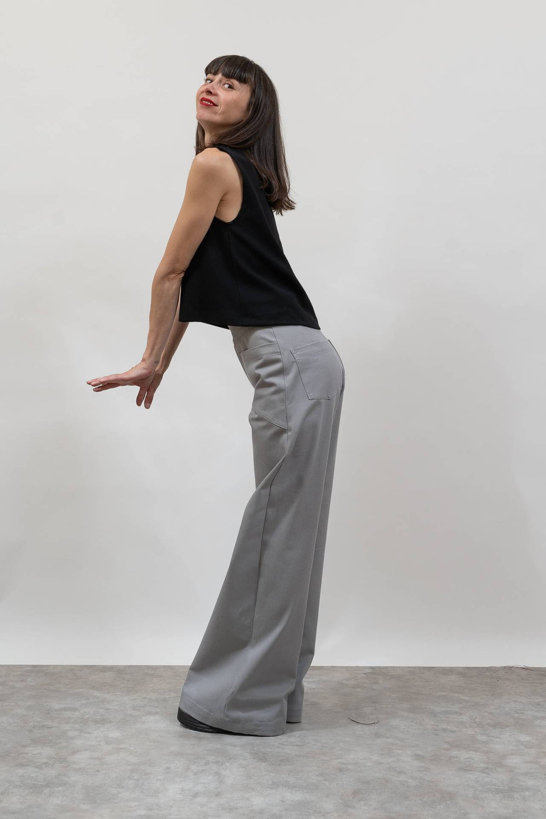 Pantalón bolsillo diagonal gris-Elisa Muresan