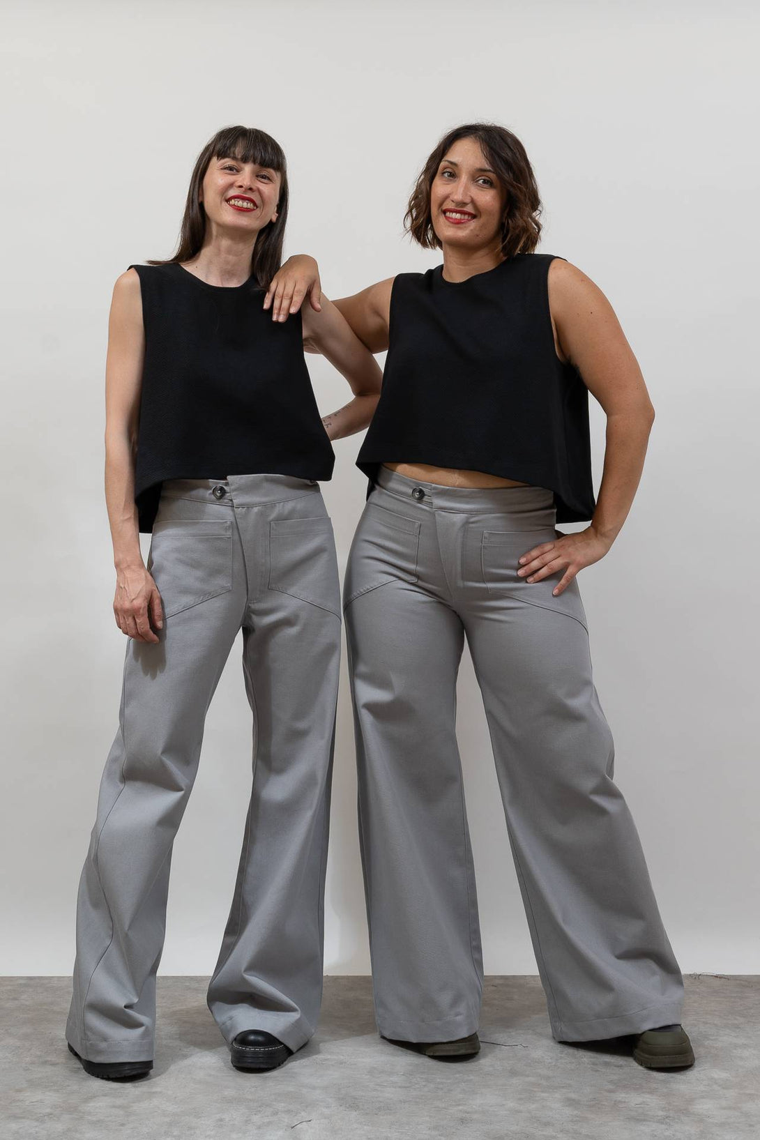 Pantalón bolsillo diagonal gris-Elisa Muresan