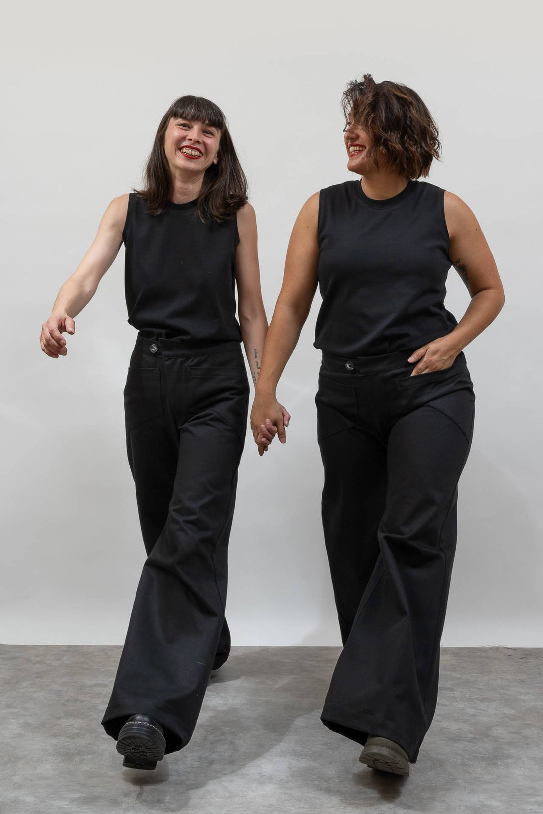 Pantalón bolsillo diagonal negro-Elisa Muresan