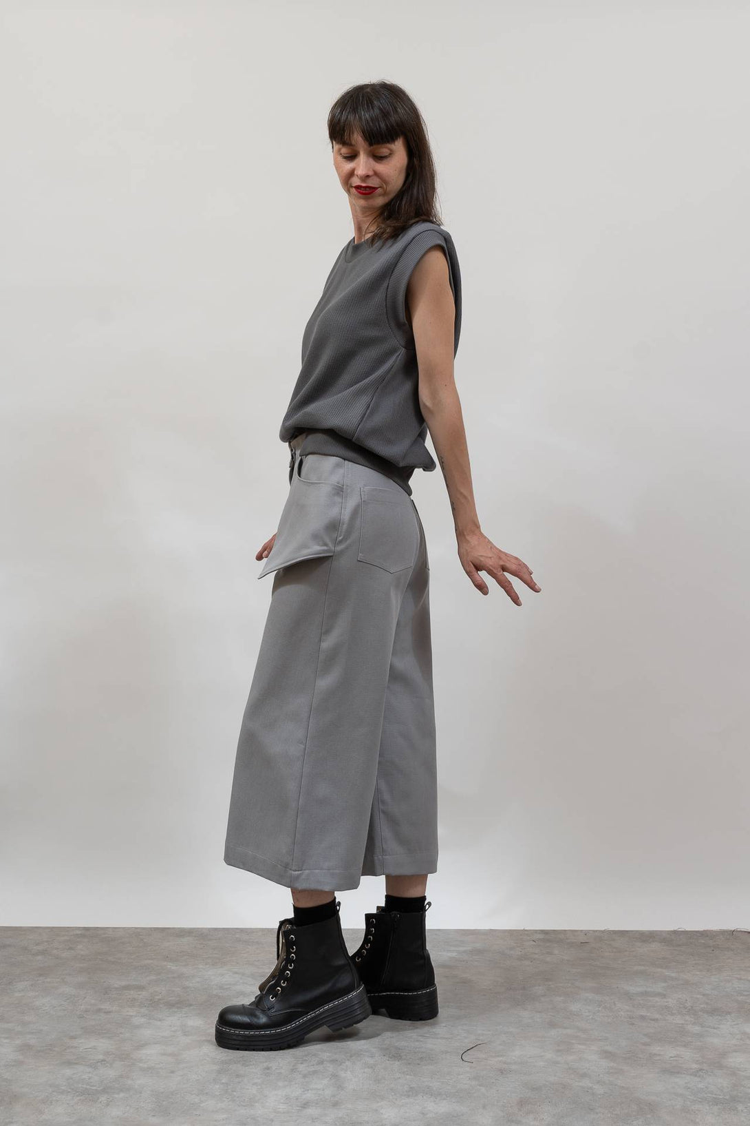 Pantalón bolsillo flotante gris-Elisa Muresan