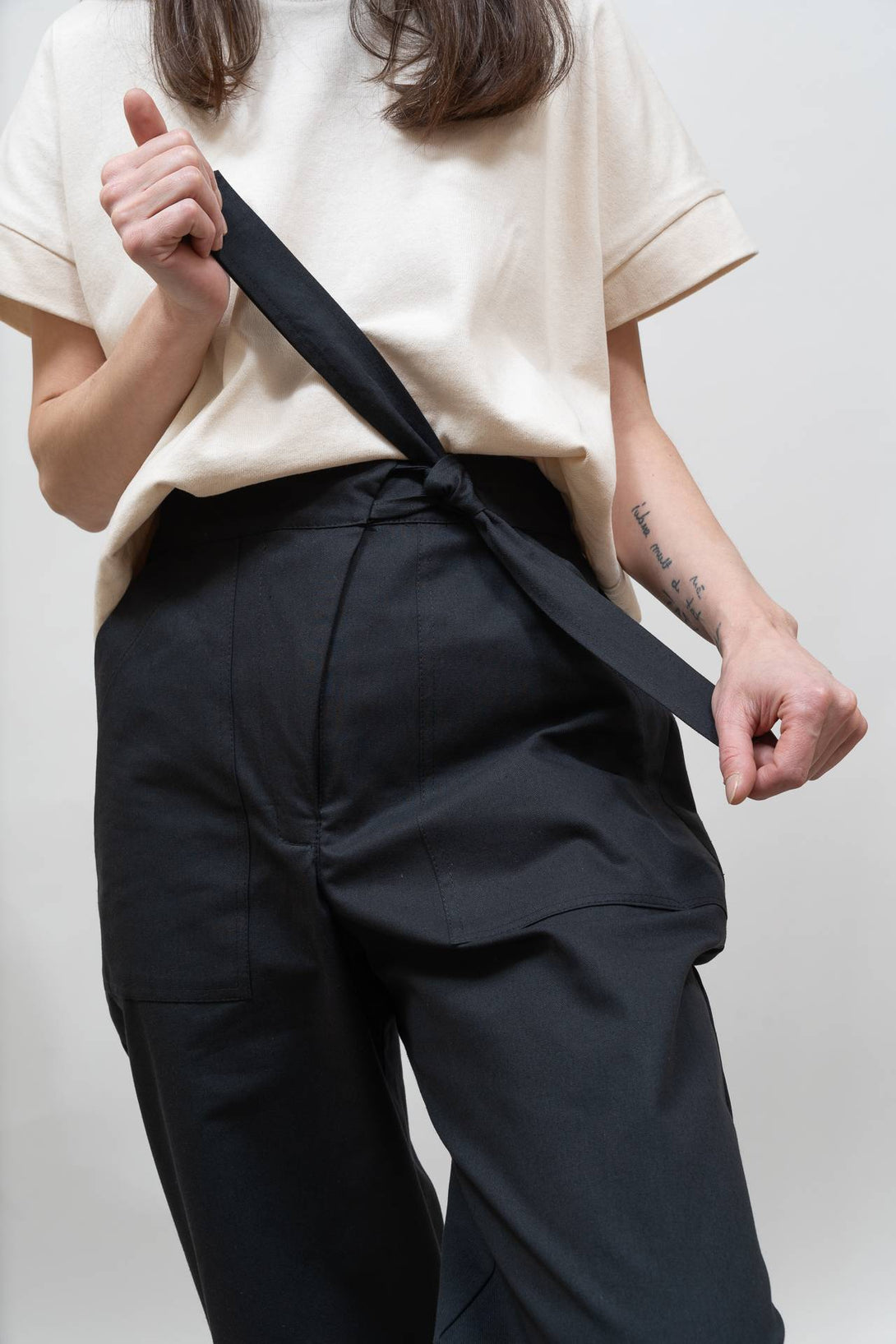 Pantalón lazo negro-Elisa Muresan