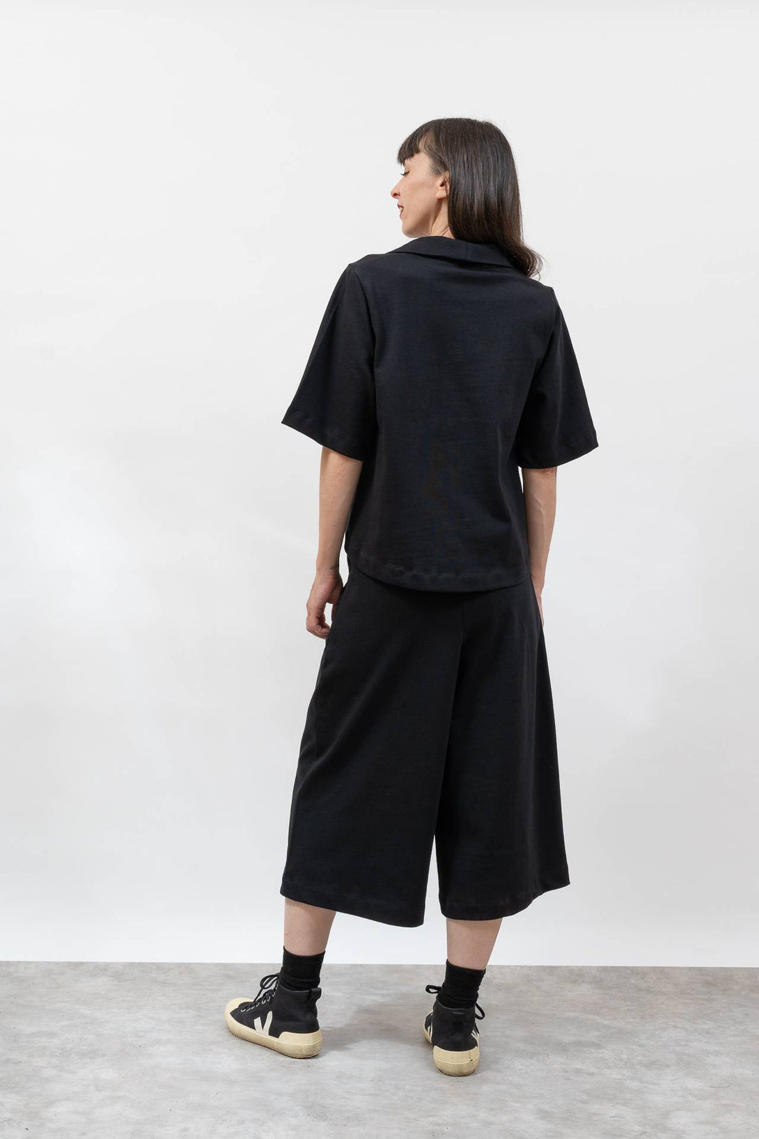 Polo crop Carey negro-Elisa Muresan