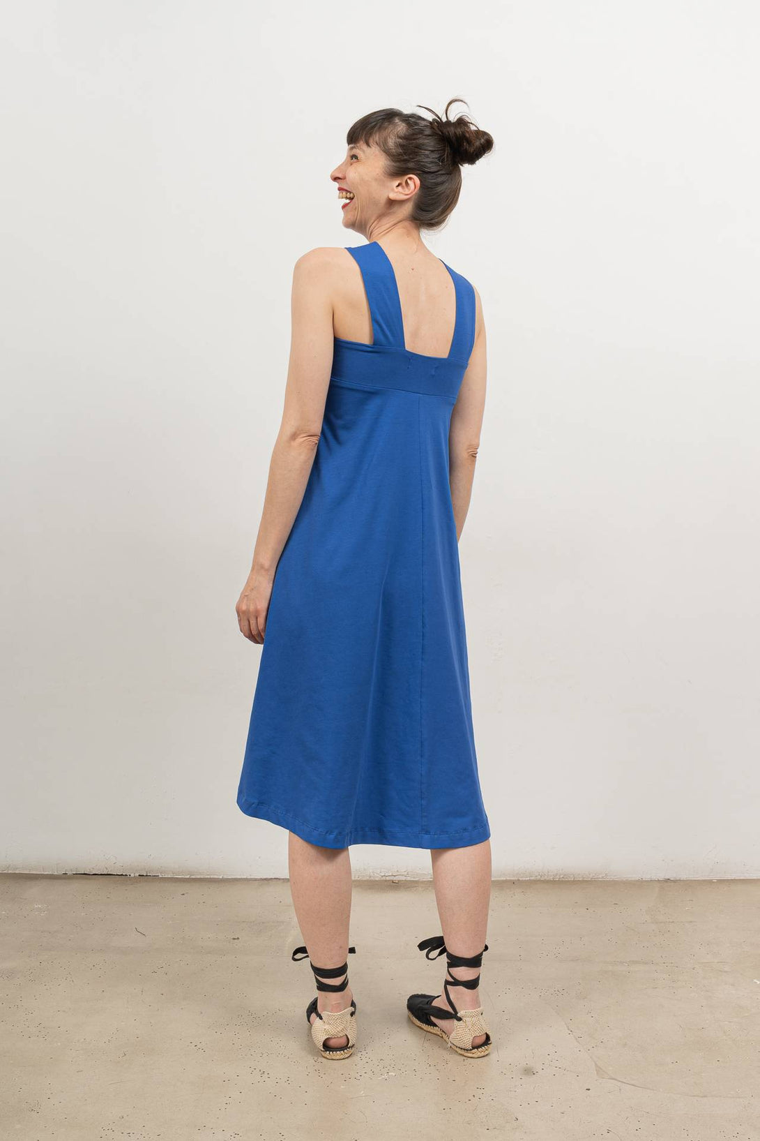 Vestido azul media capa-Elisa Muresan