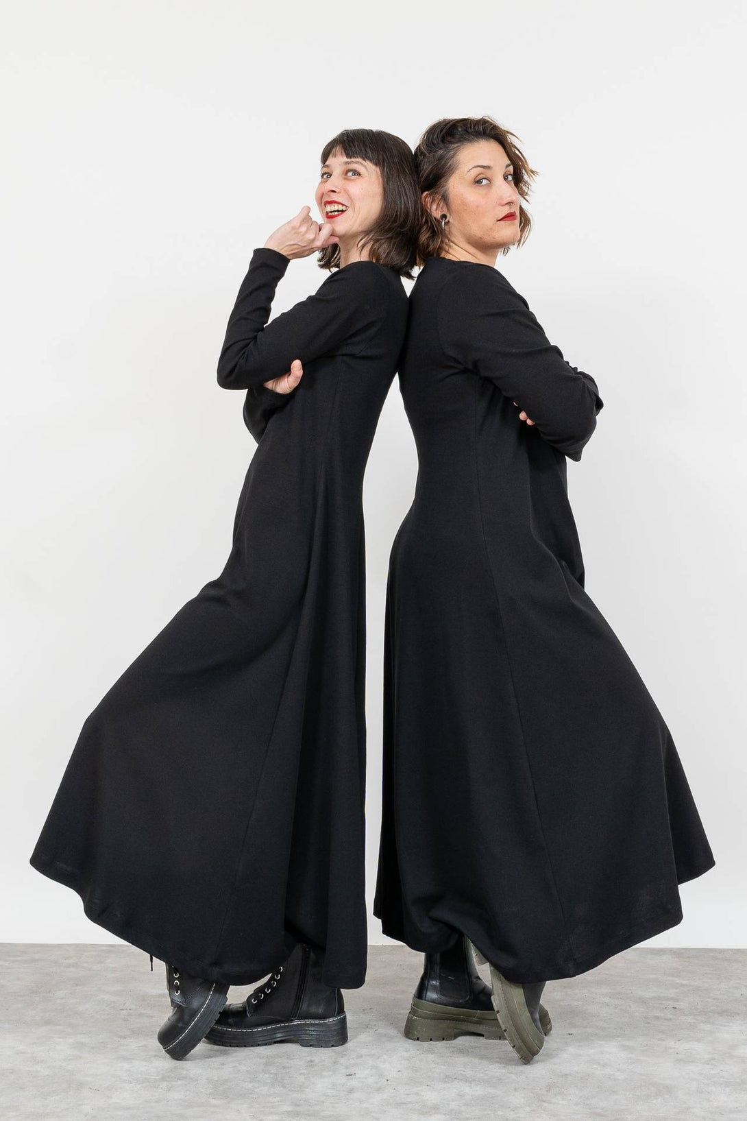 Vestido bucle manga negro-Elisa Muresan