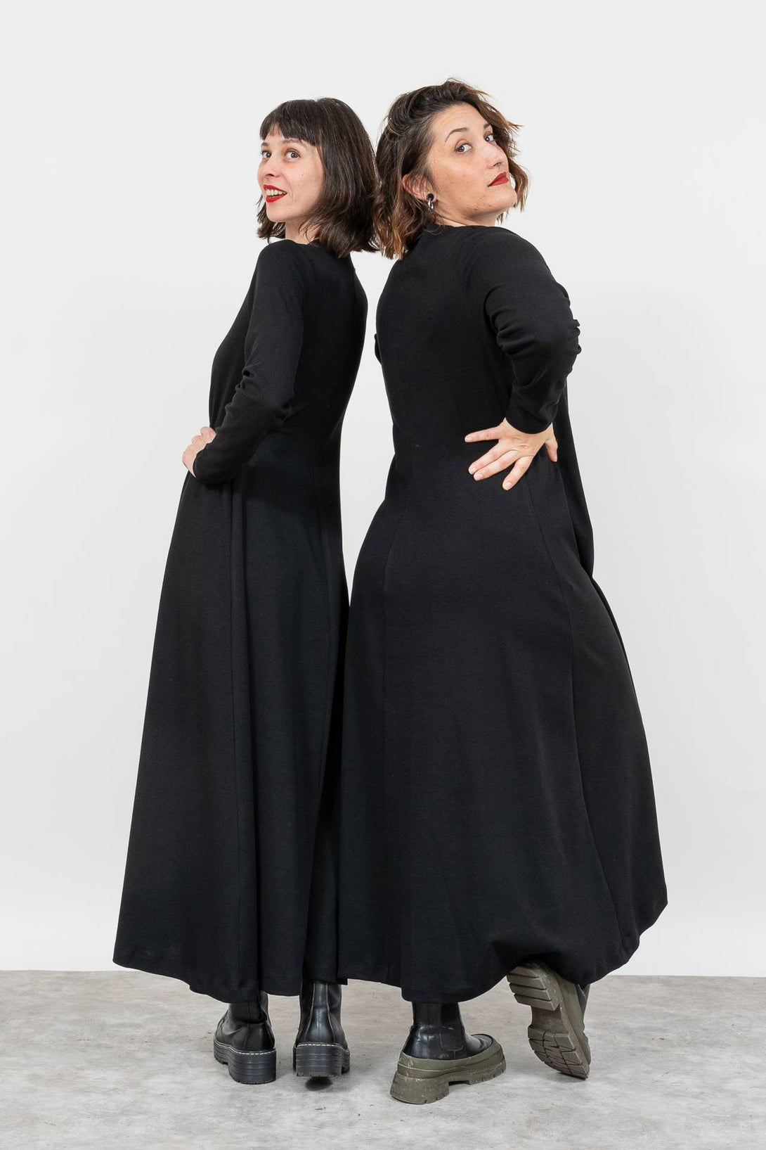 Vestido bucle manga negro-Elisa Muresan