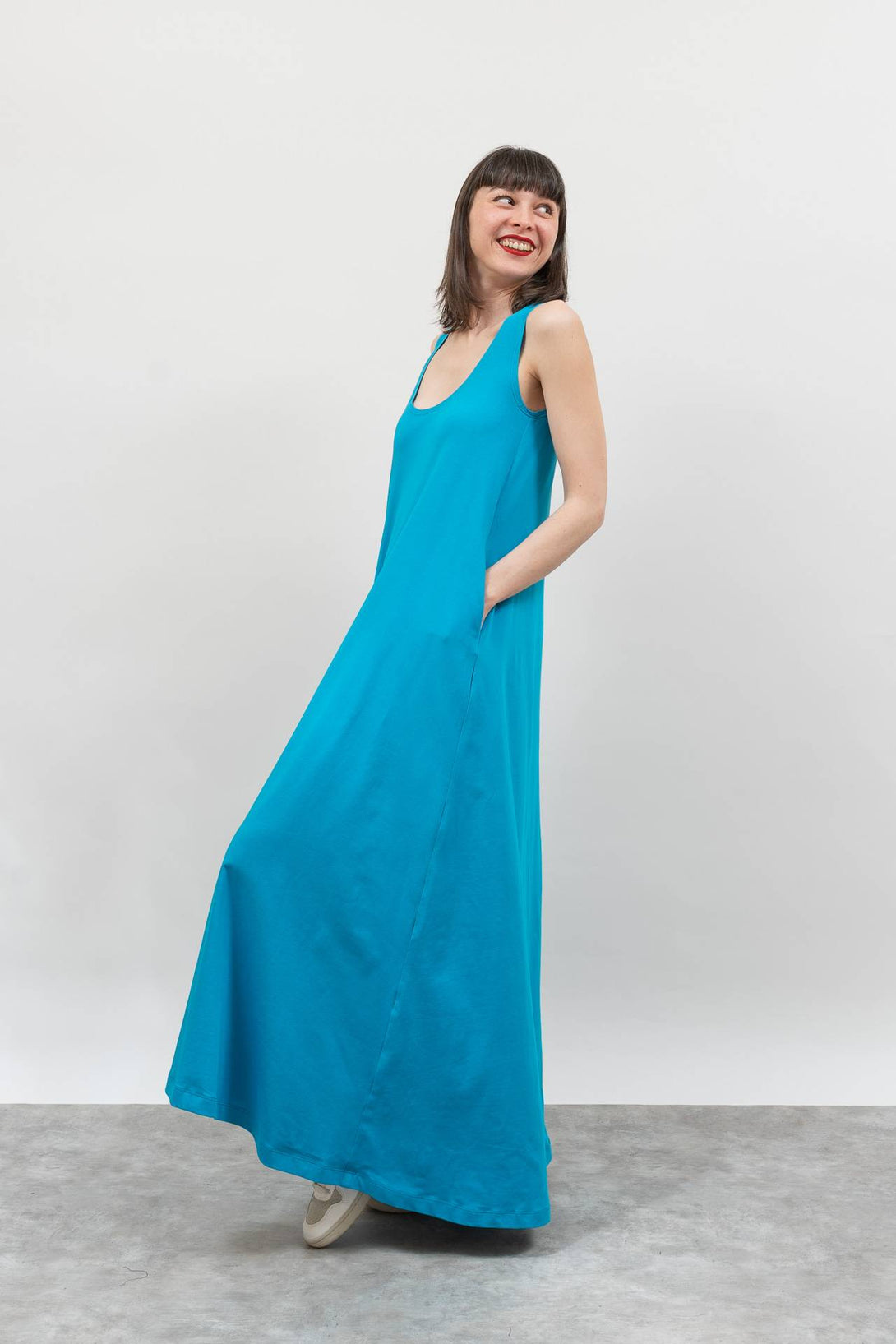 Vestido capa escote redondo azul-Elisa Muresan