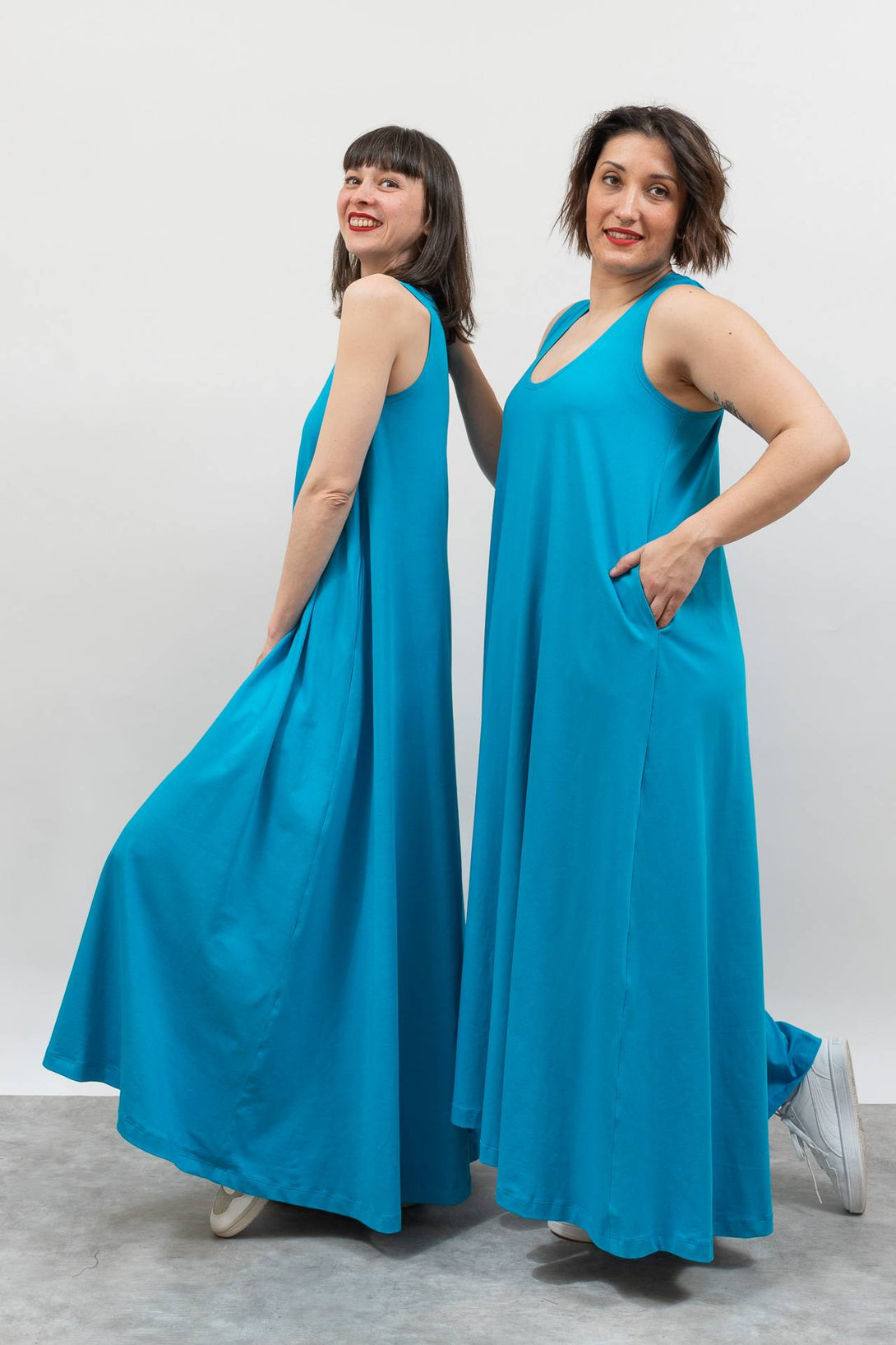 Vestido capa escote redondo azul-Elisa Muresan
