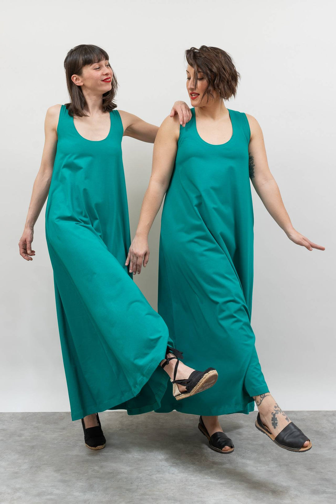 Vestido capa escote redondo verde-Elisa Muresan