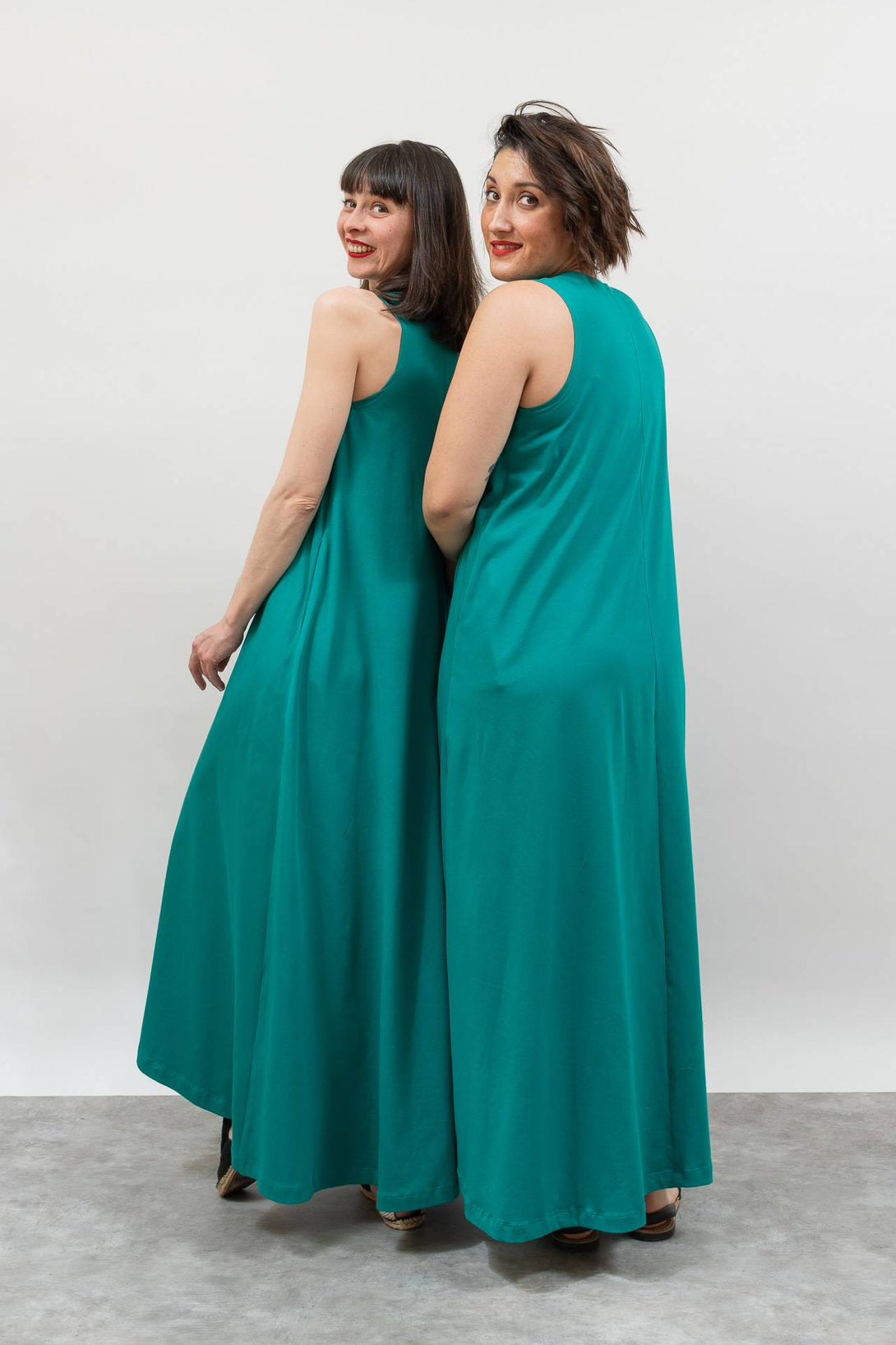 Vestido capa escote redondo verde-Elisa Muresan